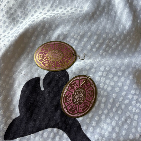 Vintage medallion style Earrings - Picture 3 of 4